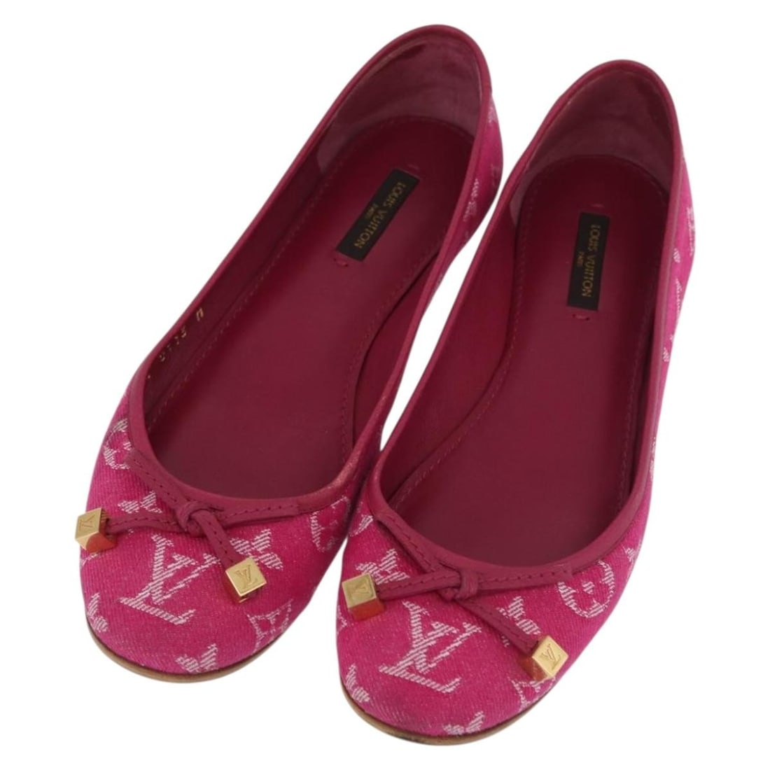 Louis Vuitton Monogram Denim Canvas Shoes in Fuchsia Italy: Louis Vuitton Monogram Denim Canvas Shoes in Fuchsia Italy Fuchsia Louis Vuitton shoes in monogram denim canvas, made in Italy. The item is heavily used with visible rubbing, slight loss of shape, sli
