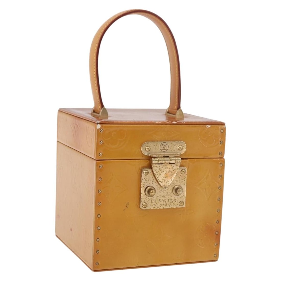 Louis Vuitton M91002 Vernis cosmetic pouch in beige patent leather: Louis Vuitton M91002 Vernis cosmetic pouch in beige patent leather Beige cosmetic pouch in patent leather, made in France. The item is identified as Louis Vuitton Vernis Bleecker Cosmetic Pouch, produ