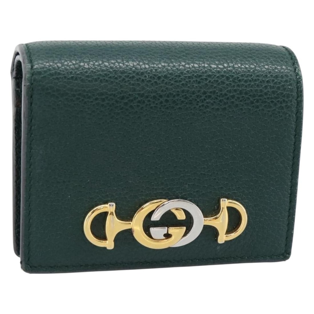 GUCCI 570660 leather bifold wallet in green with gold tone: GUCCI 570660 leather bifold wallet in green with gold tone Gucci Zumi bifold wallet in leather with a green and gold color combination. Made in Italy, this women's wallet comes with a dust bag and ite