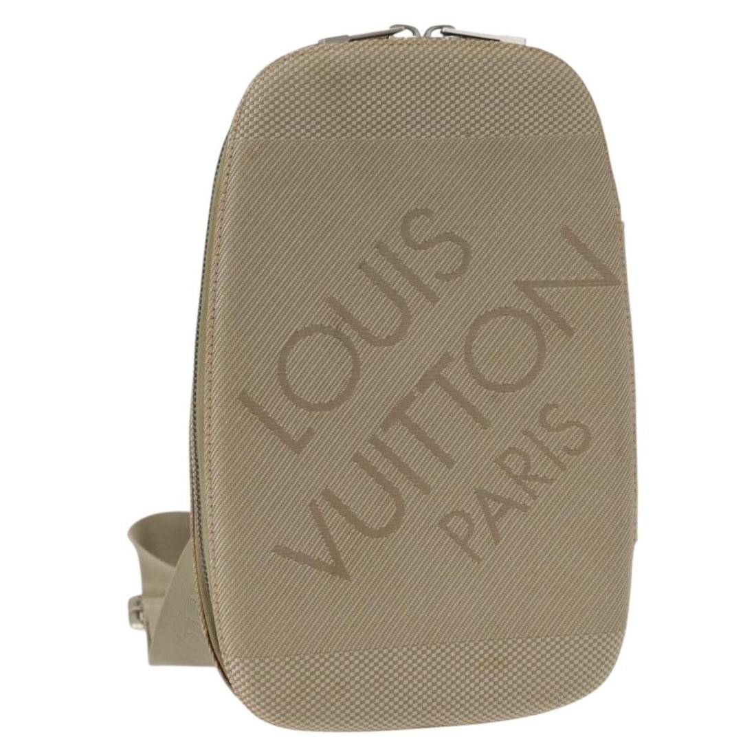 Louis Vuitton M93501 Mage Beige Damier Geant Canvas Shoulder Bag: Louis Vuitton M93501 Mage Beige Damier Geant Canvas Shoulder Bag Louis Vuitton Damier Geant Mage shoulder bag in beige, made from Damier Geant canvas and made in France. This pre-owned bag is identifi