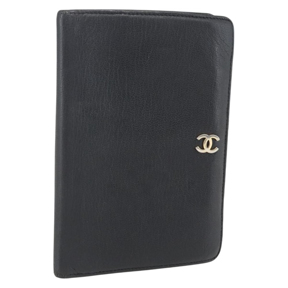 Leather day planner cover CHANEL black with gold CC: Leather day planner cover CHANEL black with gold CC CHANEL day planner cover in black leather with gold-tone CC hardware, made in France. The item is heavily used and shows surface rubbing, slight sha
