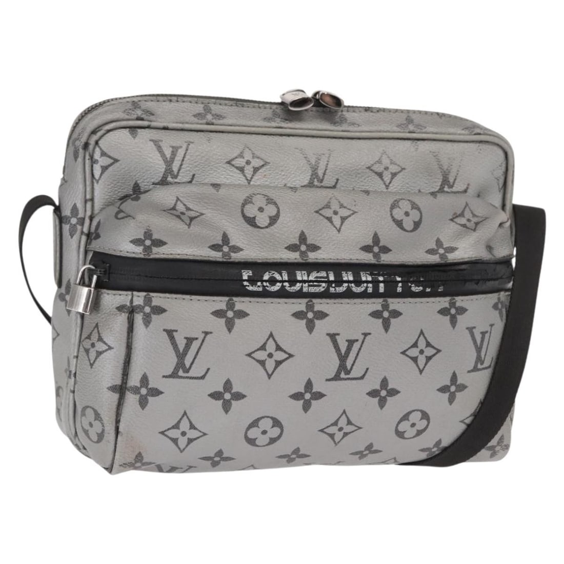 Silver Monogram Canvas Shoulder Bag Louis Vuitton M43859: Silver Monogram Canvas Shoulder Bag Louis Vuitton M43859 Louis Vuitton Monogram Reflect Messenger PM bag in silver Monogram Canvas. This shoulder bag measures approximately W25 x H17 x D4 cm, with a s