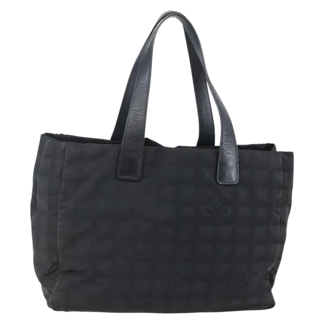 Chanel New Travel Line Black Nylon Tote Bag Italy BA6319: Chanel New Travel Line Black Nylon Tote Bag Italy BA6319 Black CHANEL New Travel Line tote bag in nylon, made in Italy. The bag measures approximately W34 x H25 x D15 cm with a handle drop of approxim