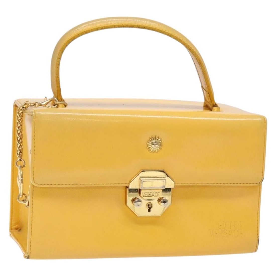 Gianni Versace Leather Hand Bag Yellow Gold Style BA5349: Gianni Versace Leather Hand Bag Yellow Gold Style BA5349 This stunning Gianni Versace Hand Bag showcases a luxurious design in a striking yellow and gold leather finish. Perfect for those who apprecia