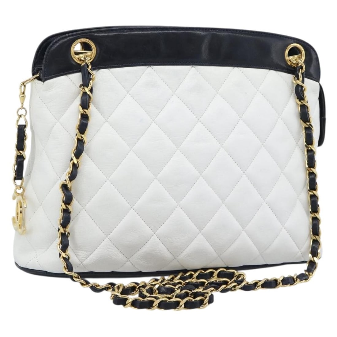 CHANEL White Leather Shoulder Bag with Gold CC Chain: CHANEL White Leather Shoulder Bag with Gold CC Chain CHANEL Matelasse chain shoulder bag in leather, presented in white and gold. Made in Italy, this women's shoulder bag measures approximately 11.0 x