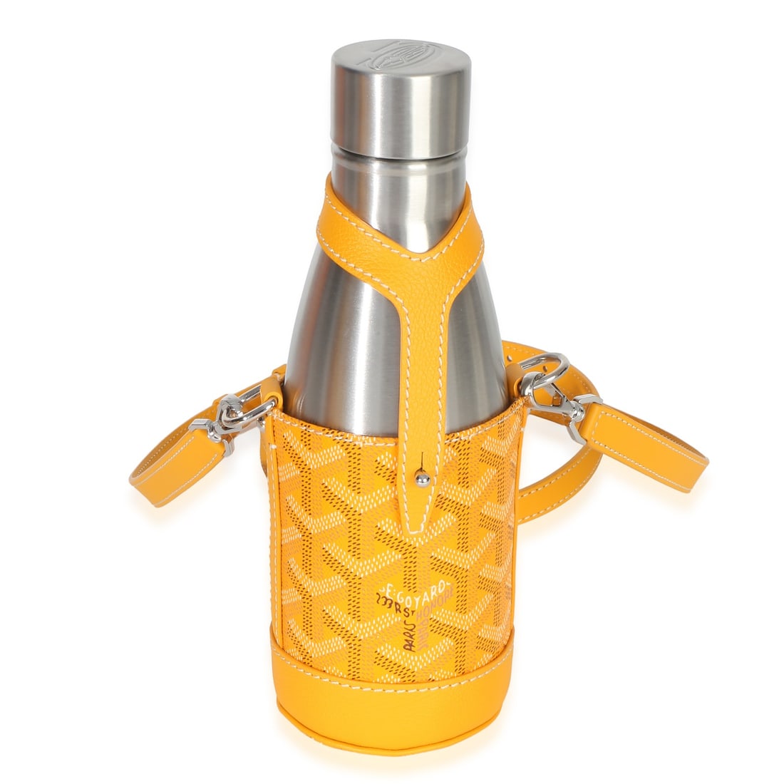 Goyard Yonne MM yellow canvas flask case with dustbag: Goyard Yonne MM yellow canvas flask case with dustbag This Goyard Yonne MM Case & Flask is crafted from yellow Goyardine canvas and features silver-tone hardware. The bag has a snap closure, a beige c