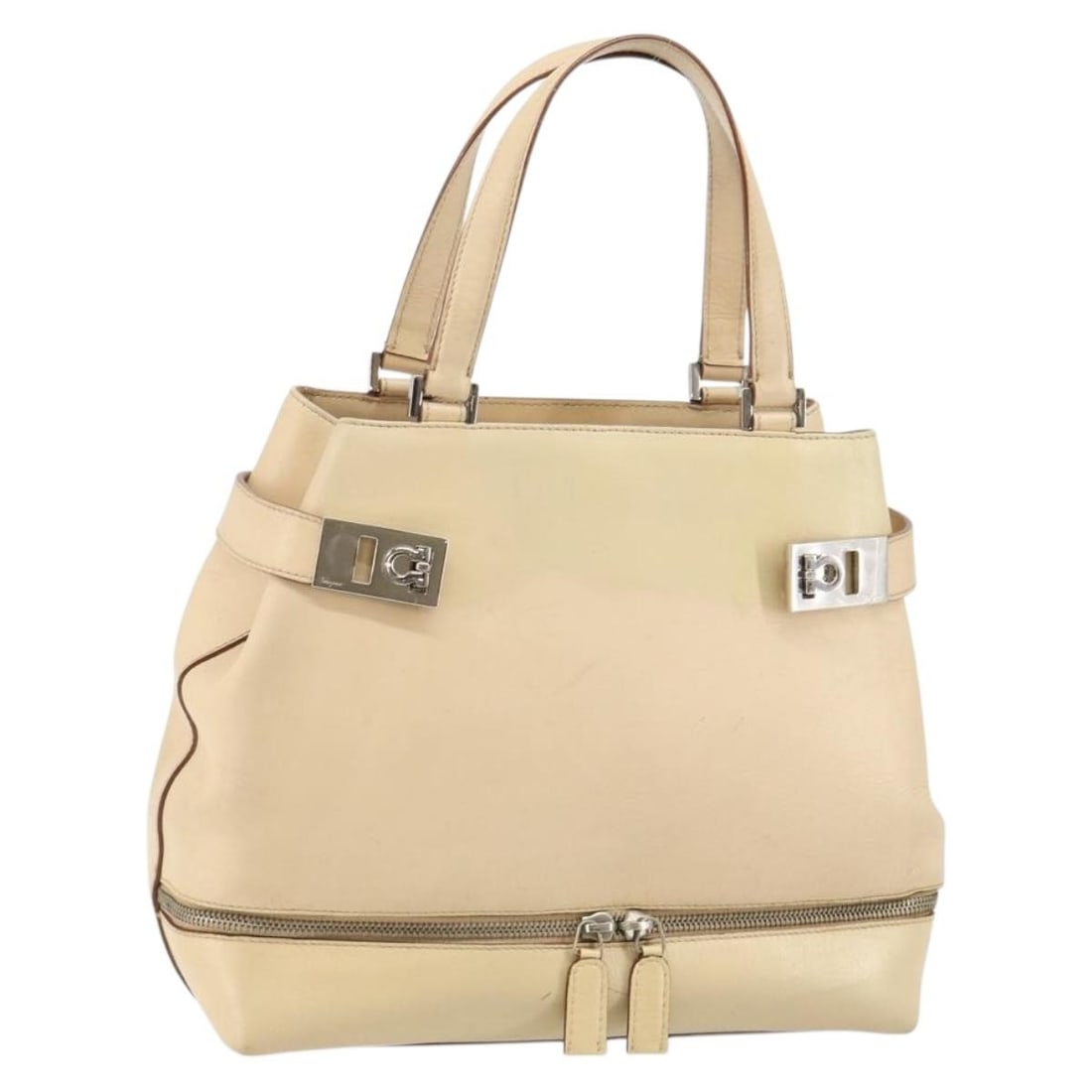 Salvatore Ferragamo Gancini Beige Silver Leather Hand Bag Italy: Salvatore Ferragamo Gancini Beige Silver Leather Hand Bag Italy This Salvatore Ferragamo Gancini Hand Bag is a stylish piece crafted from high-quality leather in a sophisticated beige and silver color
