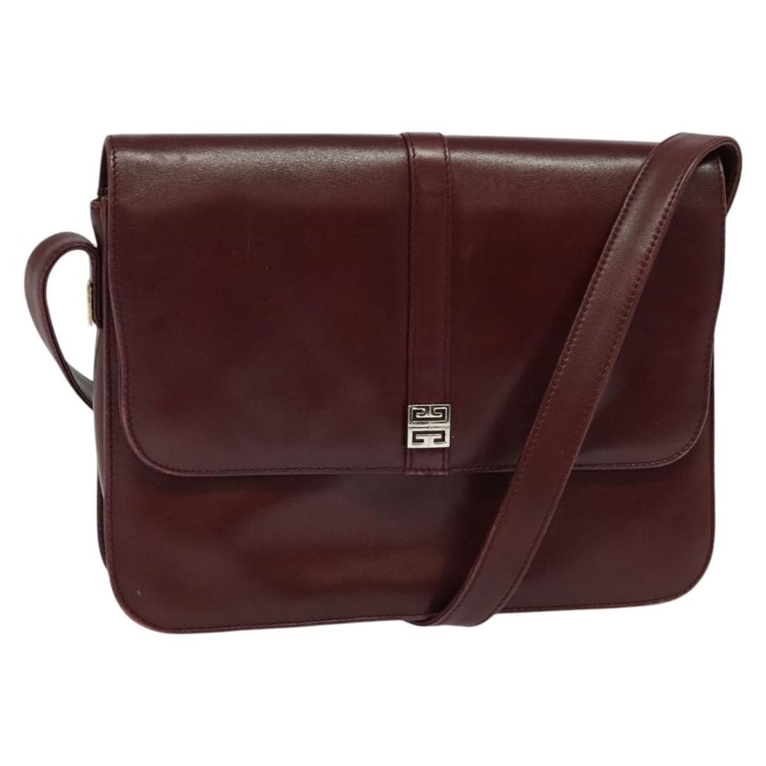 GIVENCHY Bordeaux Leather Shoulder Bag Authentic Spain: GIVENCHY Bordeaux Leather Shoulder Bag Authentic Spain This GIVENCHY shoulder bag is crafted from luxurious leather in a rich bordeaux hue. Designed for both style and functionality, it features a var