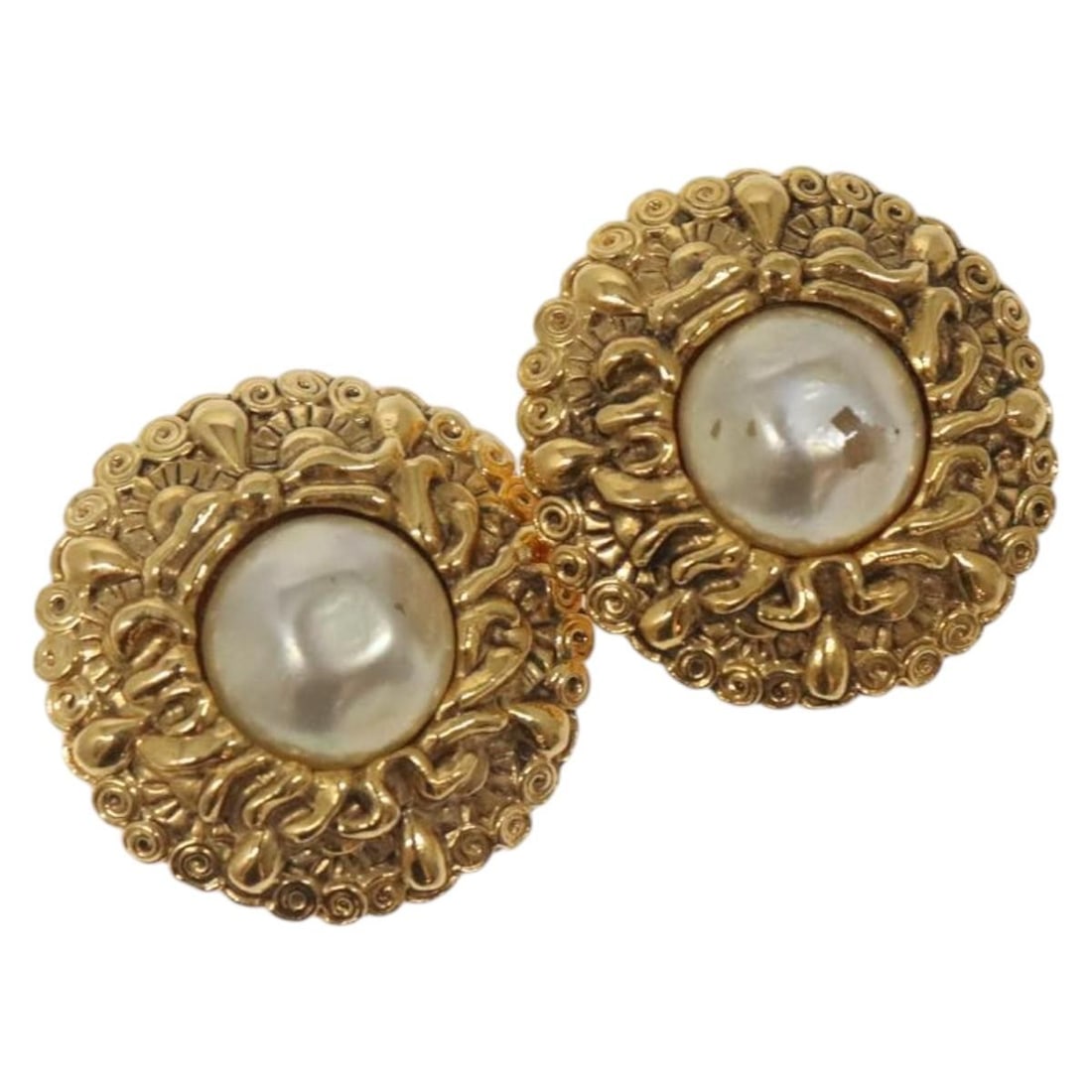 CHANEL Gold Tone Metal CC Clip On Earring France: CHANEL Gold Tone Metal CC Clip On Earring France Authentic CHANEL women's gold-tone metal CC earring made in France. This pre-owned piece shows heavy signs of use, including surface rubbing, scratches