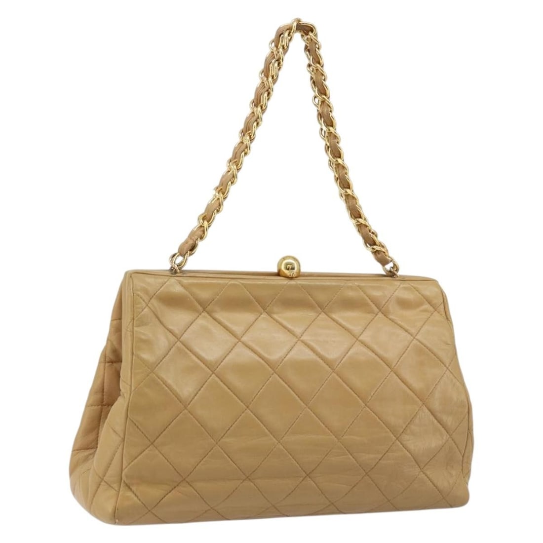 CHANEL Matelasse Lamb Skin Shoulder Bag Beige Gold CC: CHANEL Matelasse Lamb Skin Shoulder Bag Beige Gold CC CHANEL Matelasse chain shoulder bag in beige and gold lamb skin, made in Italy. This women's shoulder bag features a chain shoulder strap and the 