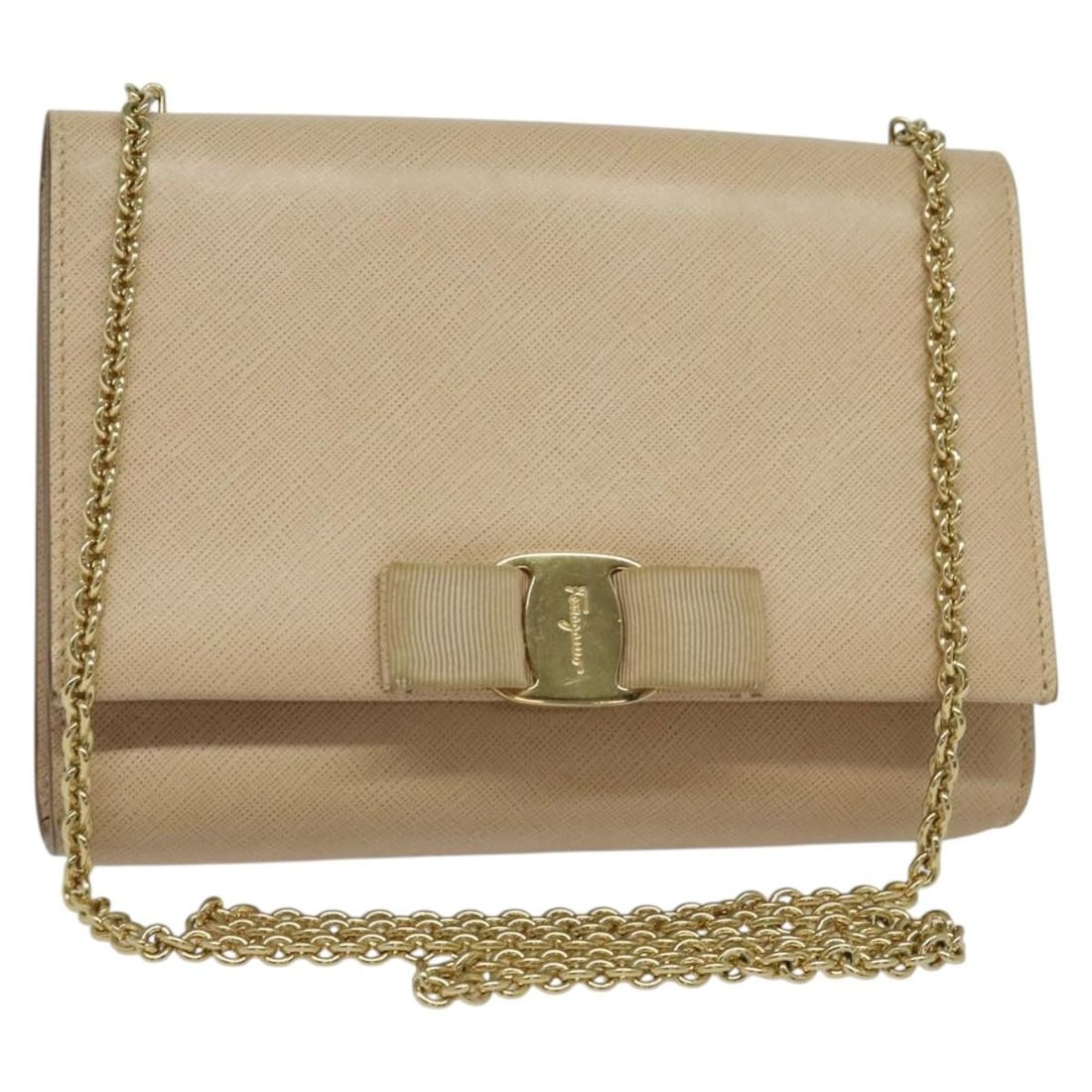 Salvatore Ferragamo Chain Vala Leather Shoulder Bag Beige Gold Italy Auth: Salvatore Ferragamo Chain Vala Leather Shoulder Bag Beige Gold Italy Auth Elevate your style with the Salvatore Ferragamo Chain Vala Shoulder Bag, expertly crafted in Italy from premium leather in a s