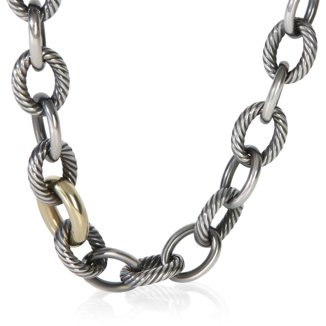 David Yurman Oval Link 18 in Necklace 18K Yellow Gold Sterling Silver: David Yurman Oval Link 18 in Necklace 18K Yellow Gold Sterling Silver This pre-owned David Yurman Oval Link necklace features a stylish combination of 18K yellow gold and sterling silver. Measuring 18