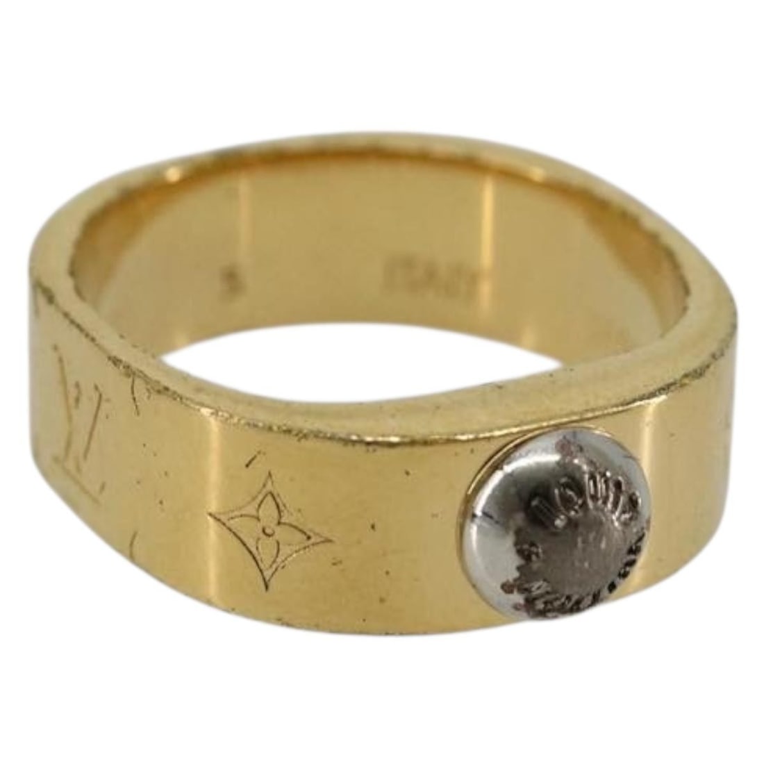 Louis Vuitton M00210 Berg Nanogram Gold Metal Ring: Louis Vuitton M00210 Berg Nanogram Gold Metal Ring Louis Vuitton Berg Nanogram ring in gold-tone metal, made in Italy. The ring is a women's size US 6 1/4 and corresponds to JP size #11. It is identif