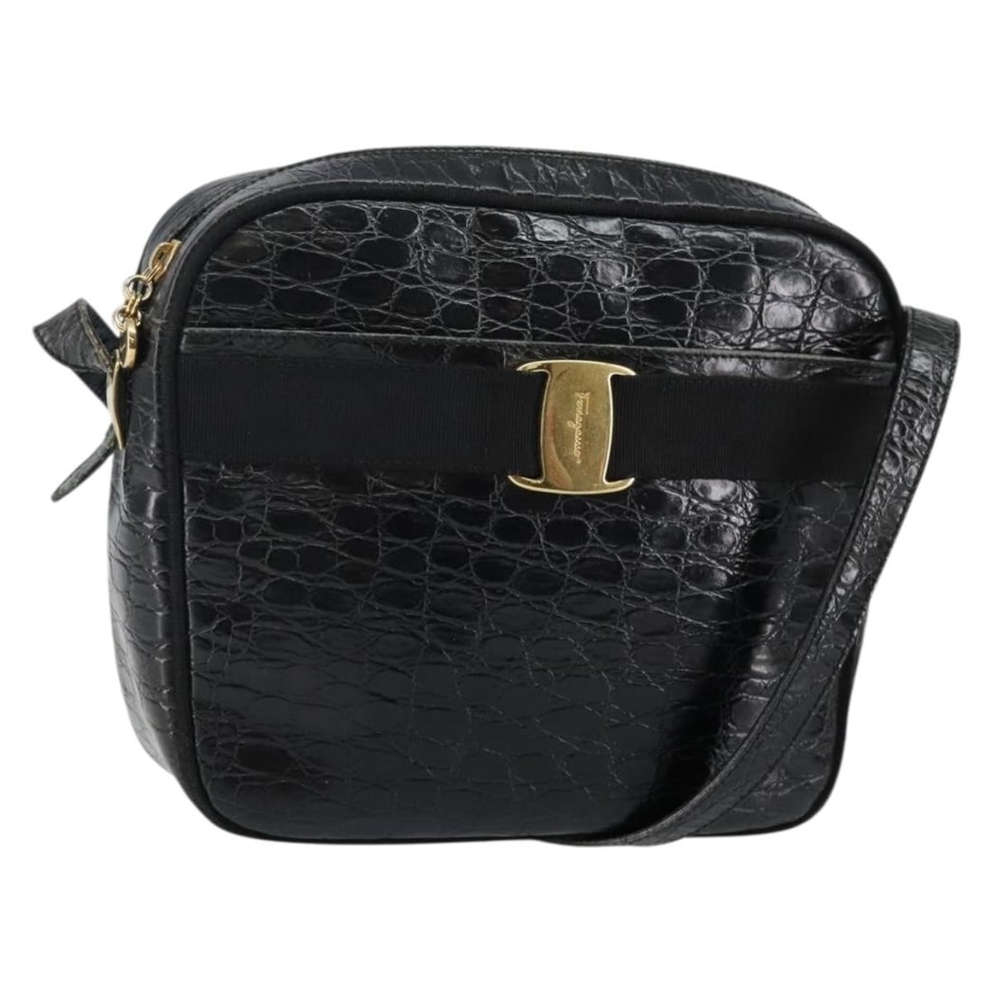 Salvatore Ferragamo Vala Shoulder Bag Leather Black Gold Authentic: Salvatore Ferragamo Vala Shoulder Bag Leather Black Gold Authentic Elevate your accessory collection with the Salvatore Ferragamo Vala Shoulder Bag, a sophisticated blend of luxury and functionality. 