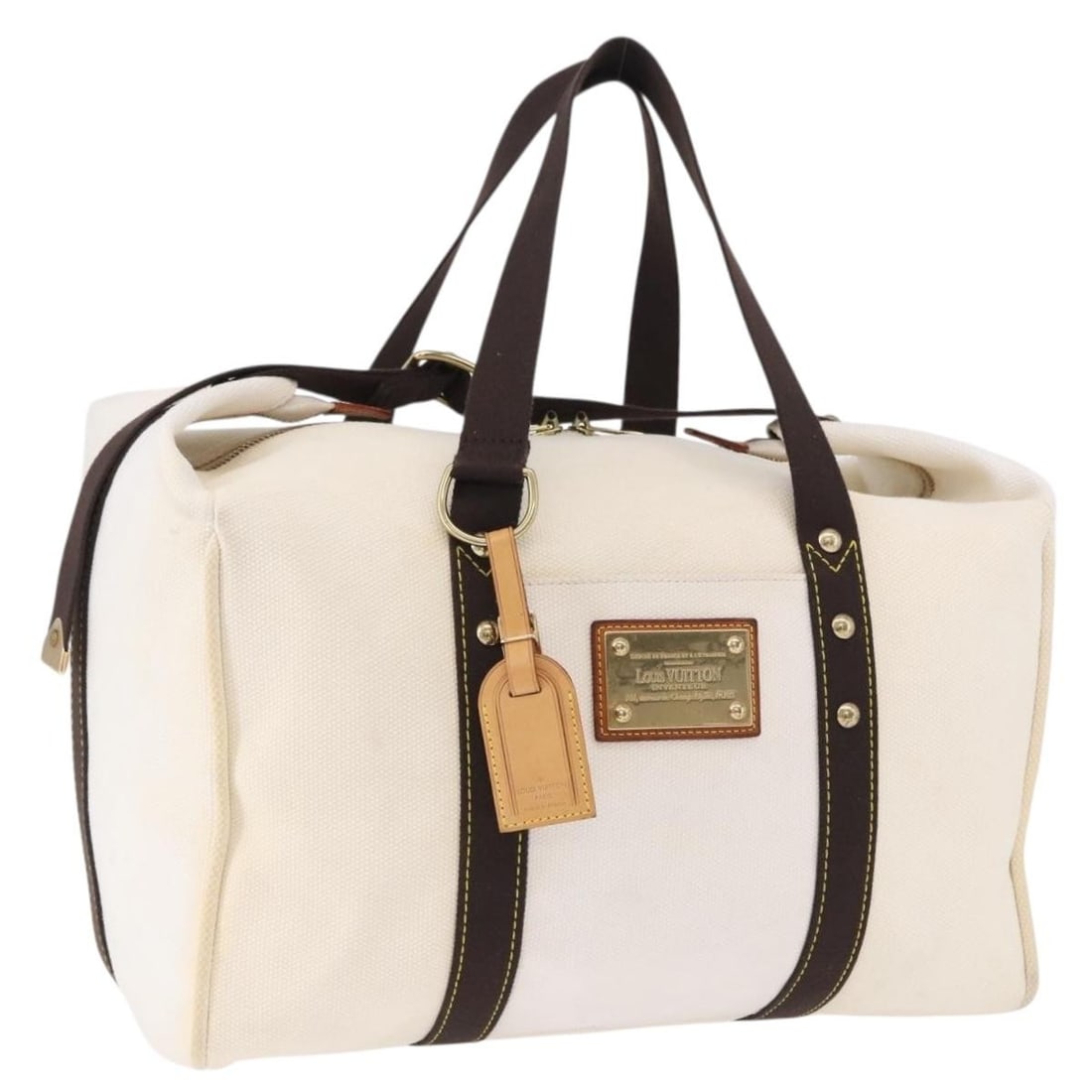 Louis Vuitton Antigua Suc White Canvas Boston Bag M40030 Name Tag: Louis Vuitton Antigua Suc White Canvas Boston Bag M40030 Name Tag Louis Vuitton Antigua Suc weekend Boston Bag in white canvas, made in France. This Boston bag includes a name tag accessory and is ide