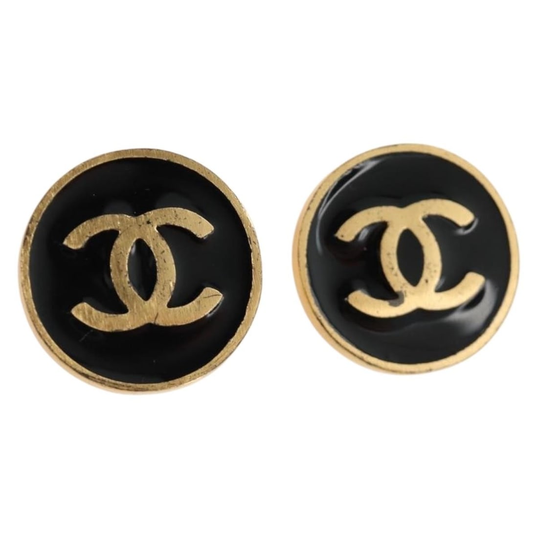 CHANEL CC Gold Tone Metal Earring France 20mm: CHANEL CC Gold Tone Metal Earring France 20mm CHANEL earring in metal with a gold tone finish, made in France. The item is for women and measures approximately 20 mm wide by 20 mm long. It is offered 