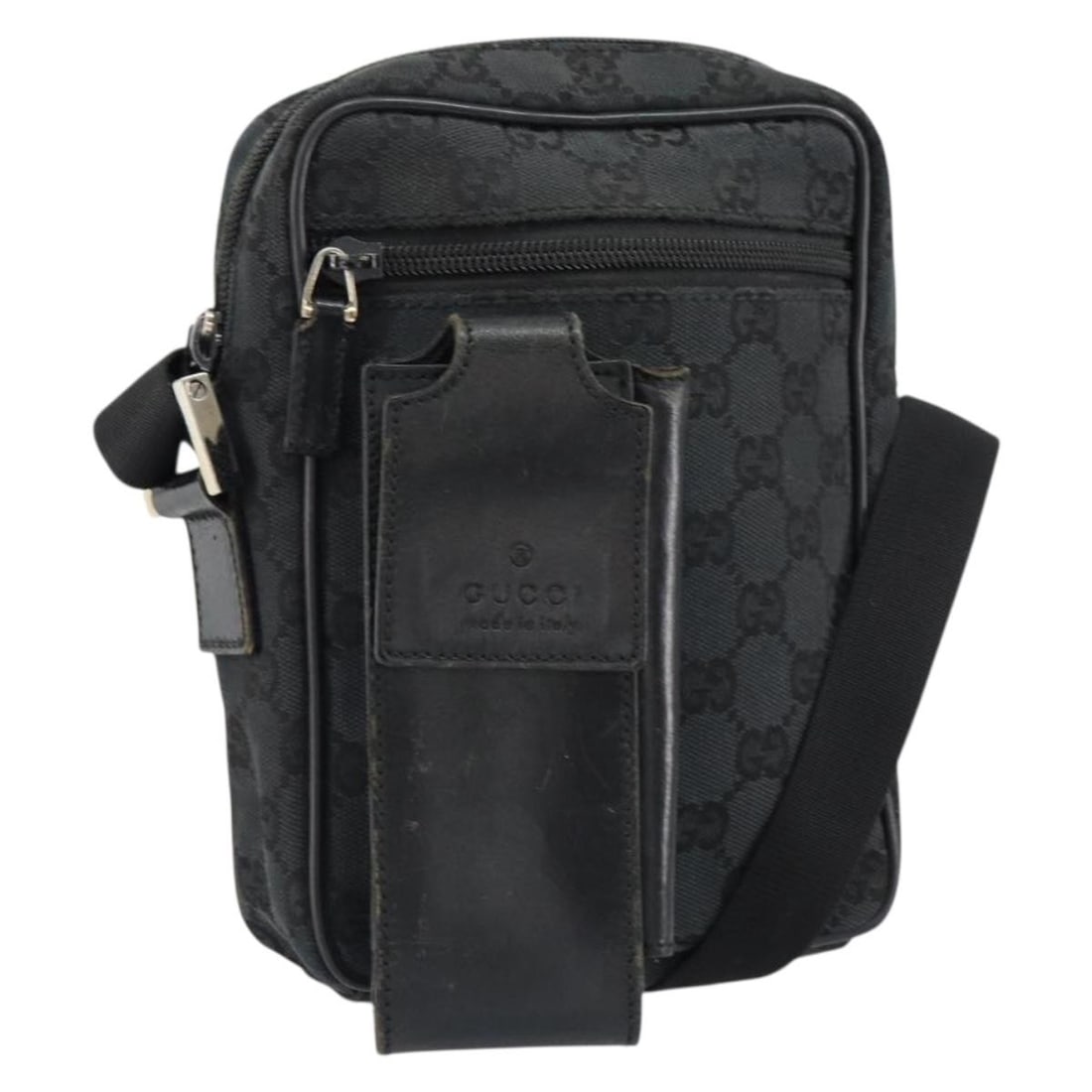 GUCCI GG Canvas Black Shoulder Bag Authentic Italy 152032: GUCCI GG Canvas Black Shoulder Bag Authentic Italy 152032 This authentic GUCCI shoulder bag is crafted from iconic GG canvas in a sleek black color. Designed for style and functionality, it features a
