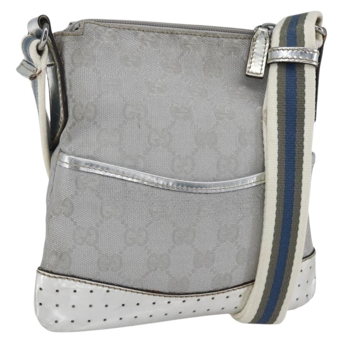 GUCCI 147671 GG Canvas Shoulder Purse in Silver: GUCCI 147671 GG Canvas Shoulder Purse in Silver Authentic Gucci shoulder bag in silver GG canvas with an adjustable shoulder strap. This women's bag was made in Italy and comes as the bag only; item b