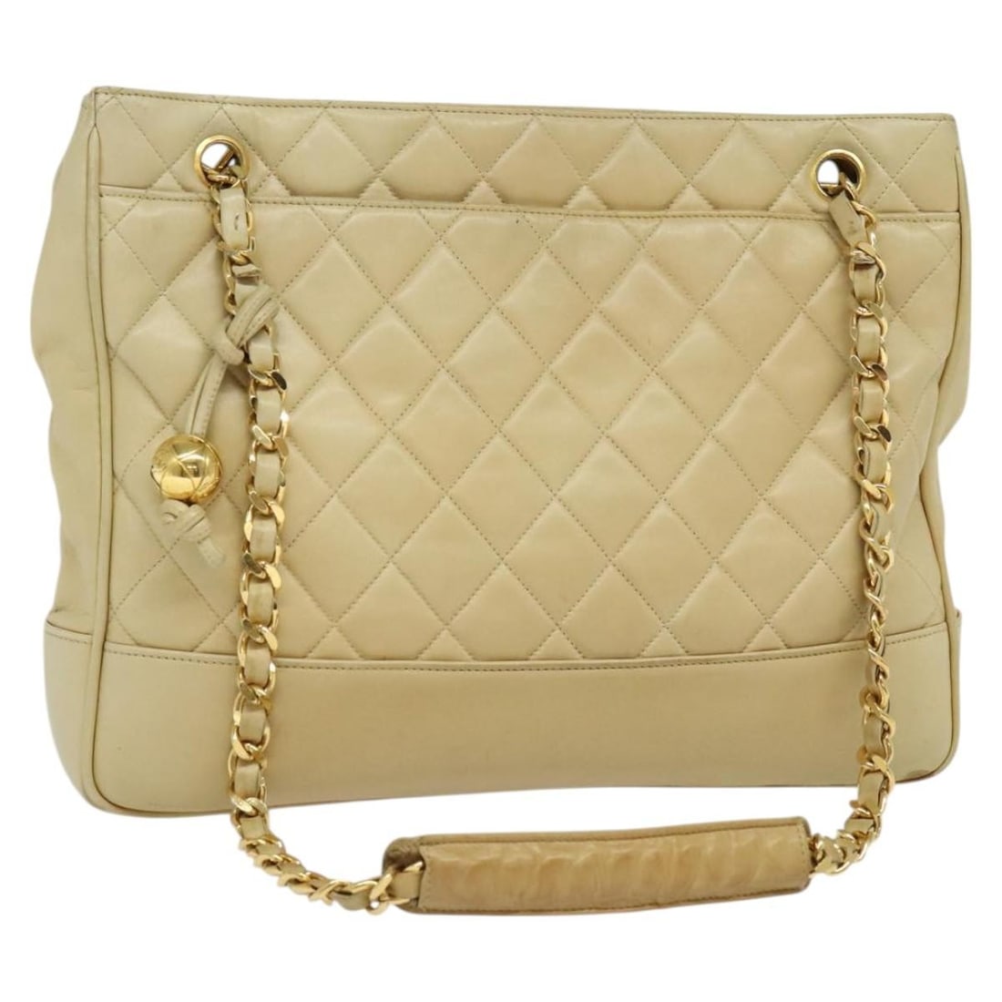 CHANEL Matelasse Lamb Skin Shoulder Bag Beige Gold Tone with Guarantee Card: CHANEL Matelasse Lamb Skin Shoulder Bag Beige Gold Tone with Guarantee Card CHANEL Matelasse chain shoulder bag in beige and gold lamb skin, made in Italy. It comes with a guarantee card and features 