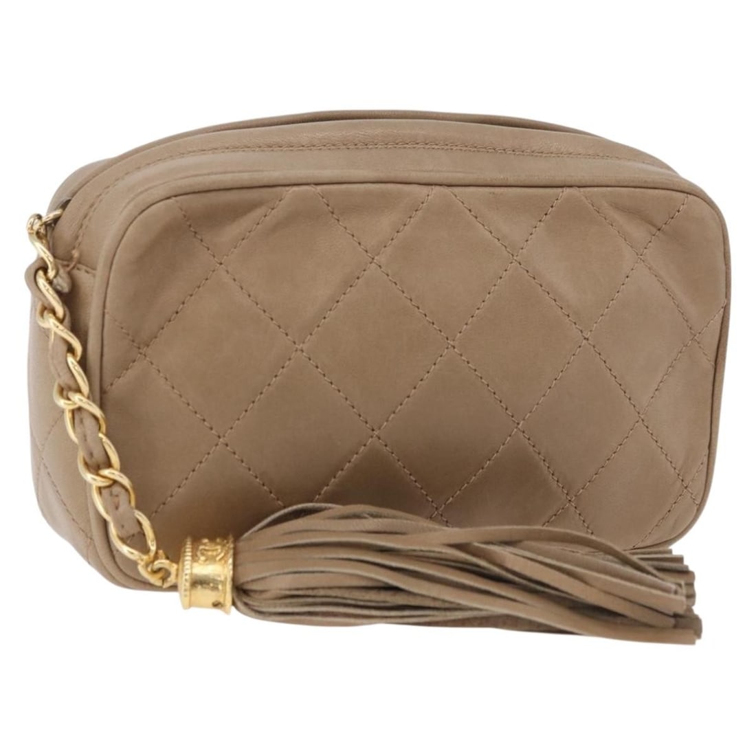 Chanel CC Lambskin Beige Pouch with Guarantee Card: Chanel CC Lambskin Beige Pouch with Guarantee Card A CHANEL pouch in beige and gold lamb skin, made in Italy. It comes with a guarantee card and has a compact size of approximately 16 cm x 10 cm x 4 c