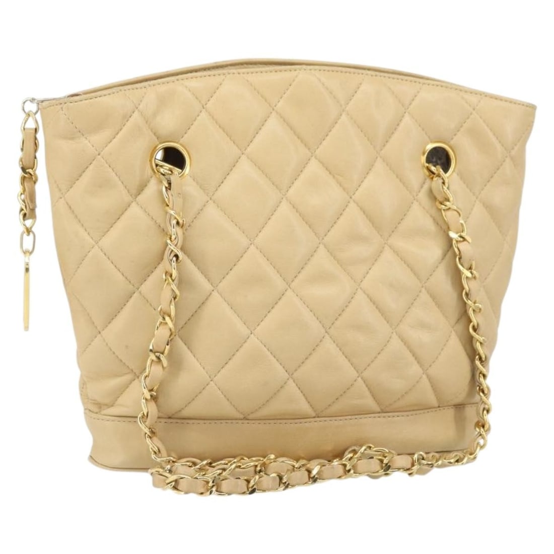 Chanel Matelasse Beige Leather Shoulder Bag with Gold Chain and CC Logo: Chanel Matelasse Beige Leather Shoulder Bag with Gold Chain and CC Logo This CHANEL Chain Matelasse shoulder bag is crafted from beige leather with gold-tone accents. Designed for women, it features a