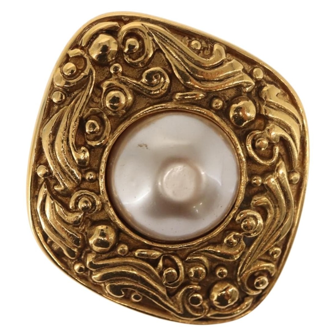 CHANEL CC Gold Tone Metal Brooch France: CHANEL CC Gold Tone Metal Brooch France CHANEL brooch in gold tone metal, made in France. The piece is described as a women's accessory and is offered in heavily used condition with visible surface ru