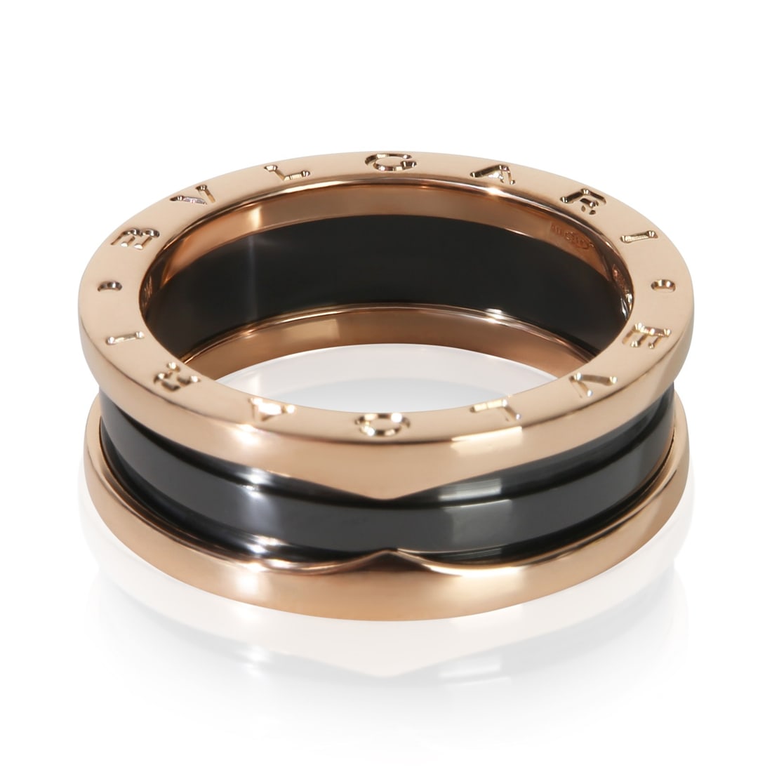 BVLGARI B.zero1 Mens Ring 18k Rose Gold Ceramic Size 9.25: BVLGARI B.zero1 Mens Ring 18k Rose Gold Ceramic Size 9.25 Pre-owned BVLGARI B.zero1 ring from the B.zero1 collection. This men's ring is crafted in rose gold and ceramic with a clean no-stone design. 