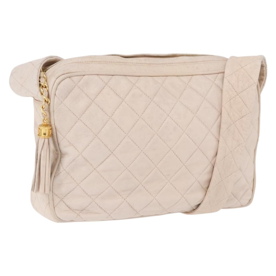 CHANEL CC Matelasse Lamb Skin Shoulder Bag White Gold: CHANEL CC Matelasse Lamb Skin Shoulder Bag White Gold CHANEL Matelasse shoulder bag in lamb skin, presented in white with gold-tone details. Made in Italy, this women's bag measures approximately 27 c