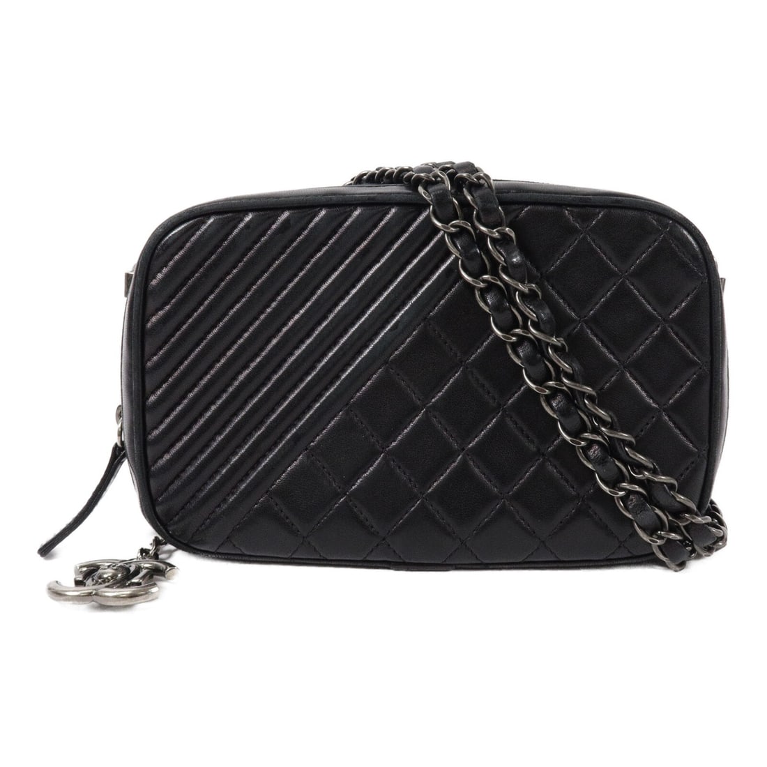 CHANEL CC lambskin chain shoulder bag black silver tone hardware: CHANEL CC lambskin chain shoulder bag black silver tone hardware CHANEL CC SHW Chain Shoulder Bag in black lambskin (sheep leather). This shoulder bag features silver-tone hardware and a chain strap, 