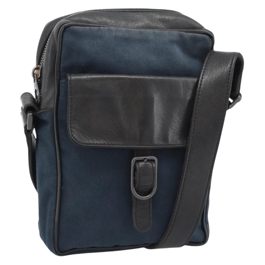 Bottega Veneta 113097 Navy Canvas Womens Shoulder Bag: Bottega Veneta 113097 Navy Canvas Womens Shoulder Bag This Bottega Veneta shoulder bag is crafted from navy canvas and made in Italy. It features a compact silhouette with an approximate size of 14.5 