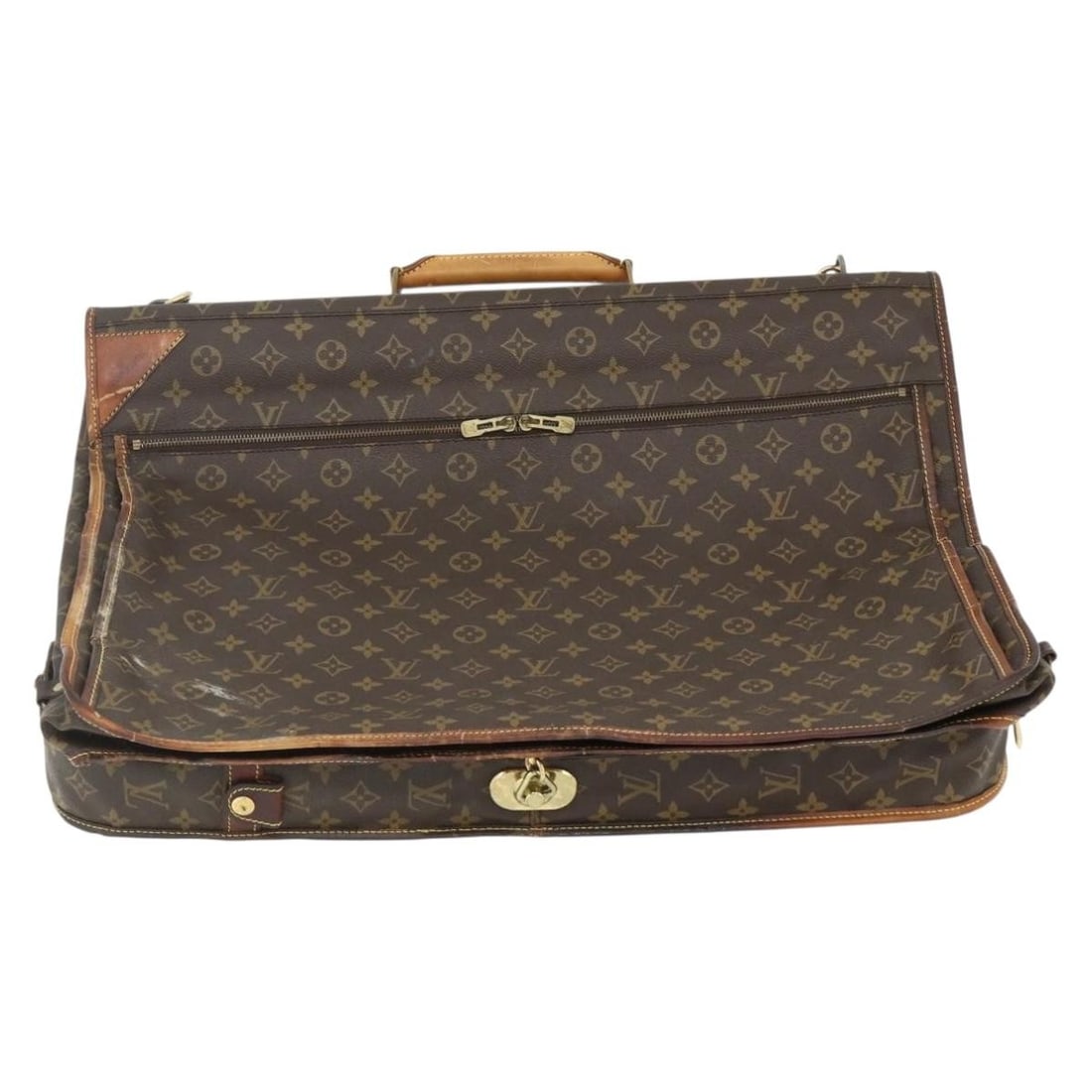 Louis Vuitton M23420 Monogram Canvas Garment Cover with Strap and Name Tag: Louis Vuitton M23420 Monogram Canvas Garment Cover with Strap and Name Tag Louis Vuitton portable cabin garment cover in Monogram canvas, made in France. It comes with a name tag, shoulder strap, and 