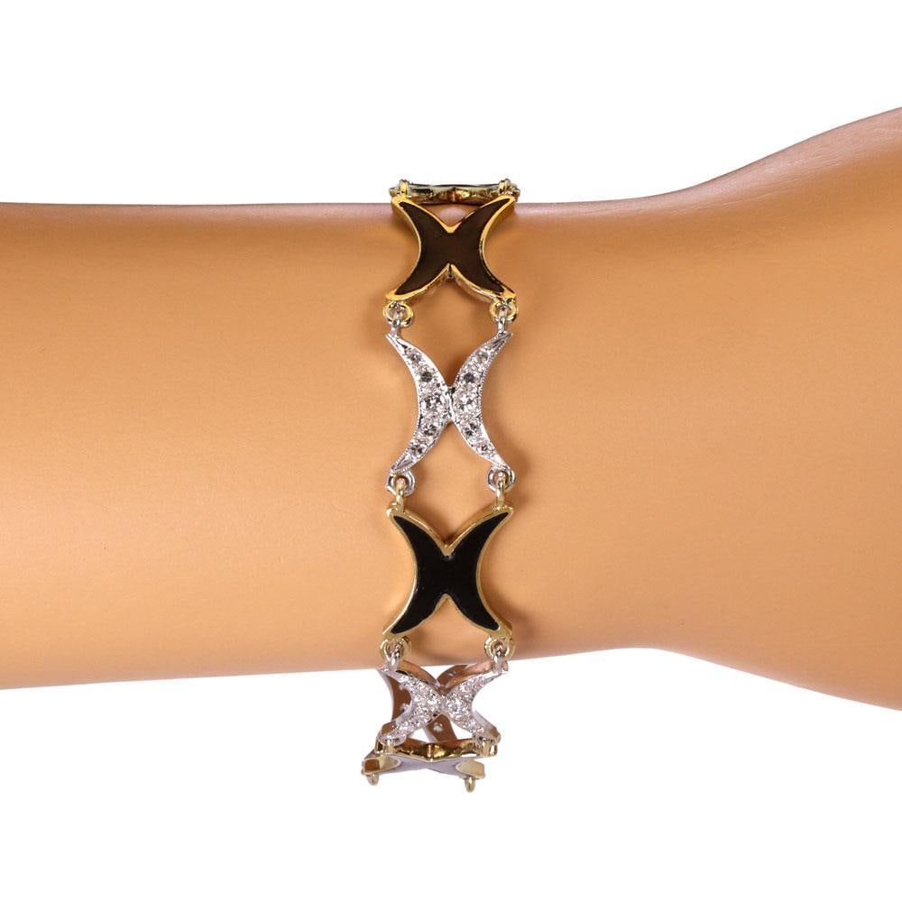 Vintage 14k Two Tone Gold Diamond Onyx X Link Bracelet 1 Carat: Vintage 14k Two Tone Gold Diamond Onyx X Link Bracelet 1 Carat This exquisite vintage bracelet showcases a stunning design crafted from 14k yellow and white gold with a polished finish. The bracelet f