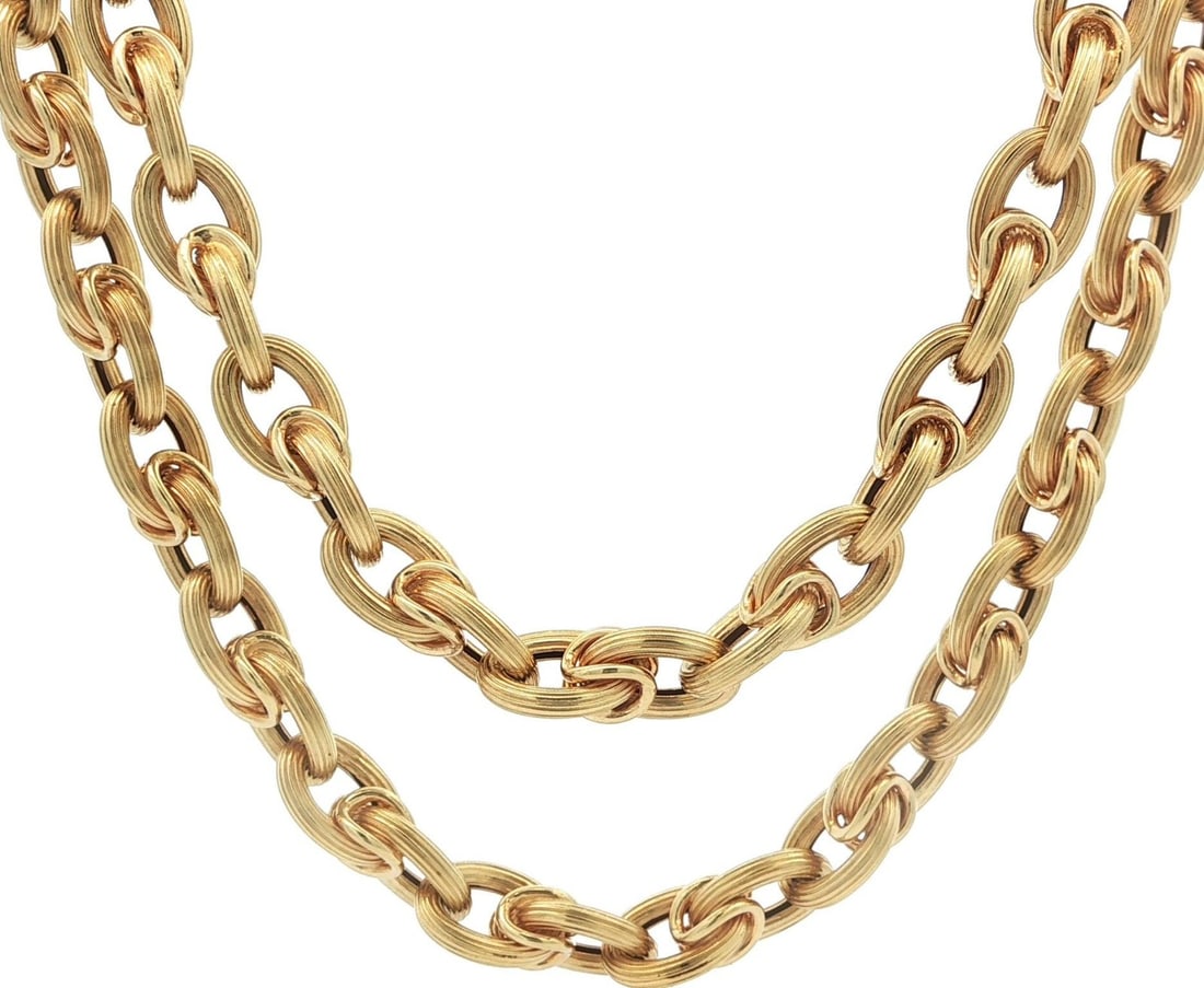 Italian 14k Yellow Gold 28 Inch Textured Oval Link Chain Necklace: Italian 14k Yellow Gold 28 Inch Textured Oval Link Chain Necklace This exquisite Italian necklace features a stunning 28" long chain crafted from solid 14k yellow gold. The grooved textured open oval 