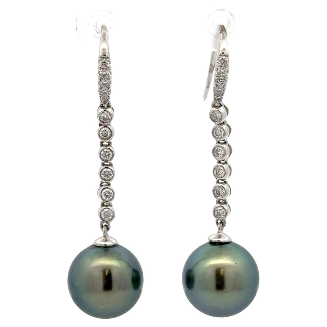 Harbor Diamonds 18KT White Gold Diamond Tahitian Drop Earrings 0.34 Carats: Harbor Diamonds 18KT White Gold Diamond Tahitian Drop Earrings 0.34 Carats Elevate your style with these exquisite Diamond Bezel Tahitian Drop Dangle Earrings crafted from 18KT white gold. Featuring 2