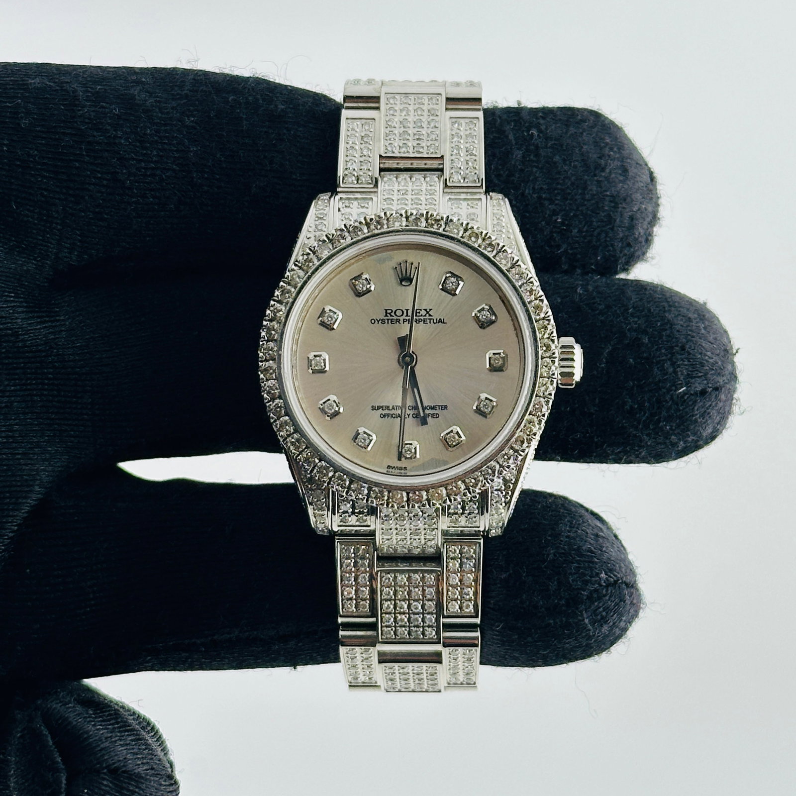 Rolex Oyster Perpetual Ladies Watch 177200 Aftermarket Silver Diamond Dial: Rolex Oyster Perpetual Ladies Watch 177200 Aftermarket Silver Diamond Dial This Rolex Oyster Perpetual watch features an aftermarket silver dial and a diamond bezel, paired with the classic Oyster bra