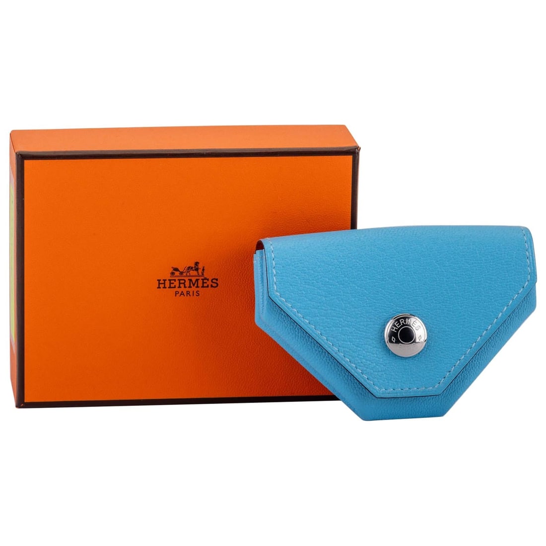 Hermes Verso Coin Case Epsom Leather Celeste Rouge du Coeur: Hermes Verso Coin Case Epsom Leather Celeste Rouge du Coeur This exquisite Hermes Verso Coin Case showcases a stunning combination of Celeste and Rouge du Coeur colors, crafted from premium Epsom leat