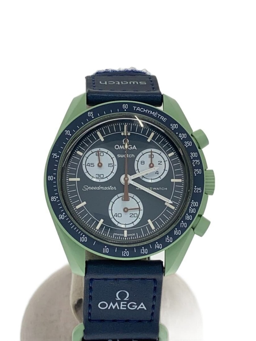 OMEGAxSWATCH Mission on Earth Men's Wristwatch Swiss: OMEGAxSWATCH Mission on Earth Men's Wristwatch Swiss This OMEGAxSWATCH Mission on Earth men's wristwatch features a Swiss origin and is designed for men. The watch is in slightly used, pre-owned condi