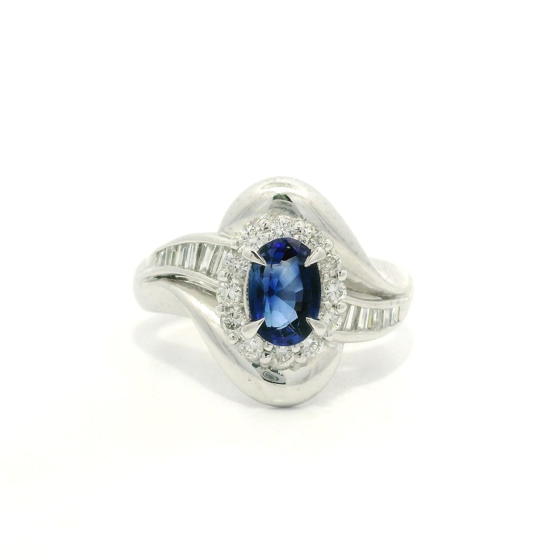 Elegant 1.61ctw Oval Blue Sapphire Diamond Cocktail Ring in Platinum (1 of 17)