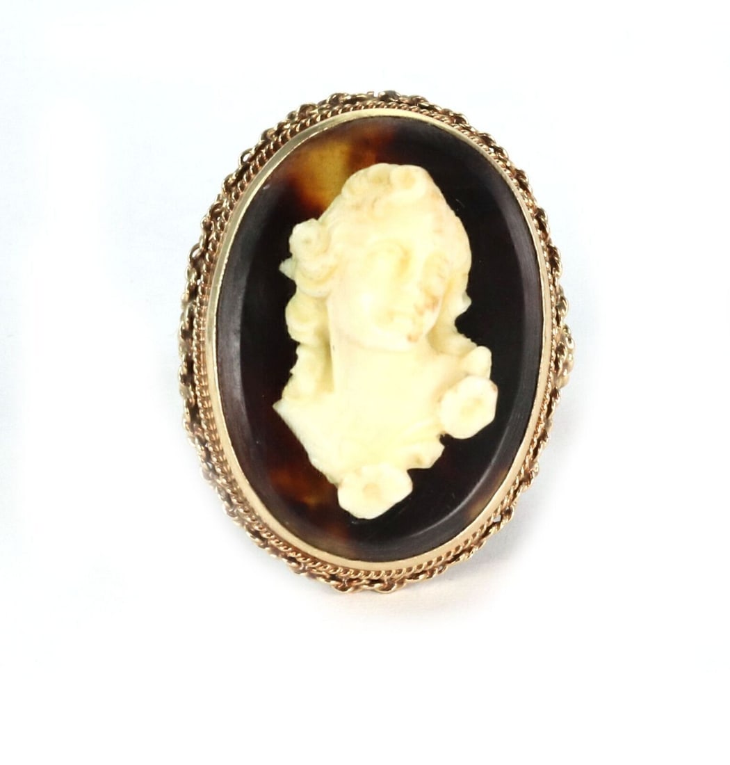 Vintage 14k Yellow Gold Oval Shell Cameo Ring Woman Profile Size 6: Vintage 14k Yellow Gold Oval Shell Cameo Ring Woman Profile Size 6 This vintage estate ring features a carved shell cameo depicting a woman's profile, set in solid 14k yellow gold with an oval design.