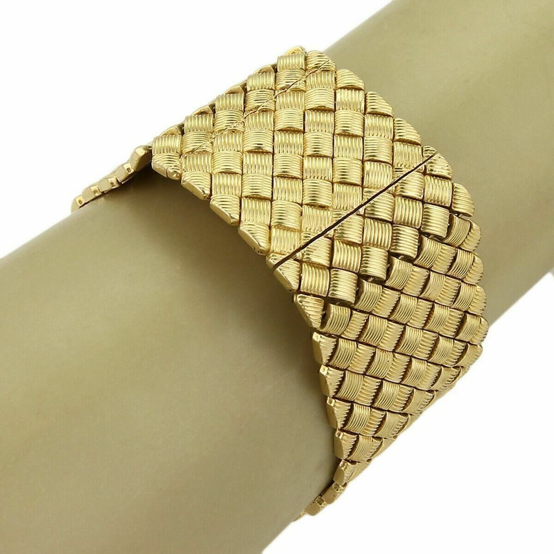 18k Yellow Gold Hidden Bracelet Watch with Universal Geneve Movement: 18k Yellow Gold Hidden Bracelet Watch with Universal Geneve Movement A vintage estate hidden watch bracelet crafted in solid 18k yellow gold, featuring a Universal Geneve Swiss hand winding movement c