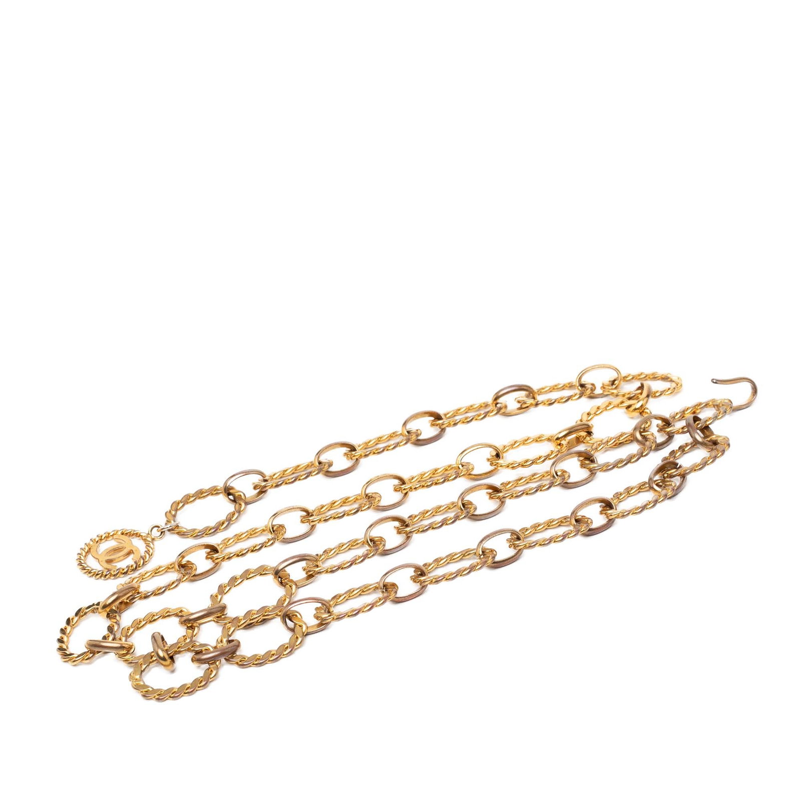 Chanel CC Medallion Gold Plated Chain Link Belt: Chanel CC Medallion Gold Plated Chain Link Belt This Chanel belt features a gold plated metal body with a chain link design and a hook closure. The belt is adorned with the iconic CC medallion and is 