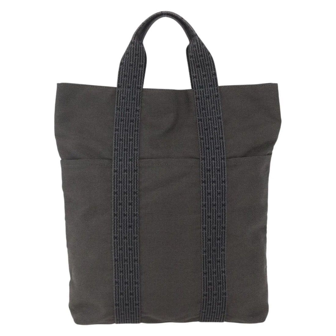 Hermes Herline MM Canvas Tote Bag Gray 29x38x6cm: Hermes Herline MM Canvas Tote Bag Gray 29x38x6cm This pre-owned Hermes Fourre-tout Herline handbag in gray canvas is designed for women. It features a spacious design suitable for everyday use. The ba
