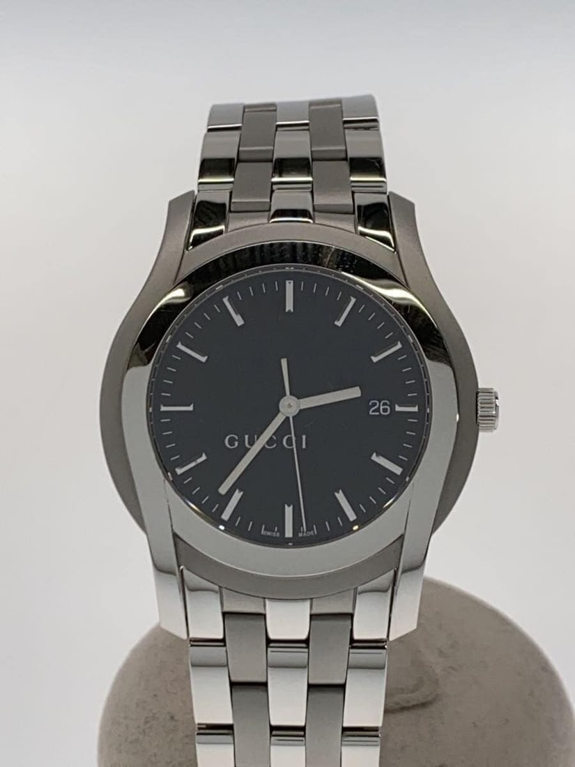 GUCCI 5500XL stainless steel mens wristwatch black dial quartz: GUCCI 5500XL stainless steel mens wristwatch black dial quartz This GUCCI Quartz 5500XL men's wristwatch features a stainless steel case and band with a black dial. Designed for men, it shows slight s
