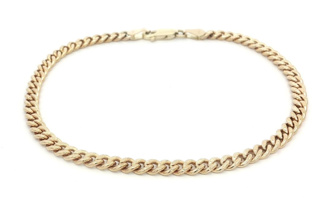 Vintage 13-14k Yellow Gold 3.9mm Cuban Link Bracelet 8.5": Vintage 13-14k Yellow Gold 3.9mm Cuban Link Bracelet 8.5" This exquisite vintage bracelet features a classic curb Cuban link design, meticulously crafted from solid 13-14k yellow gold. With a width of