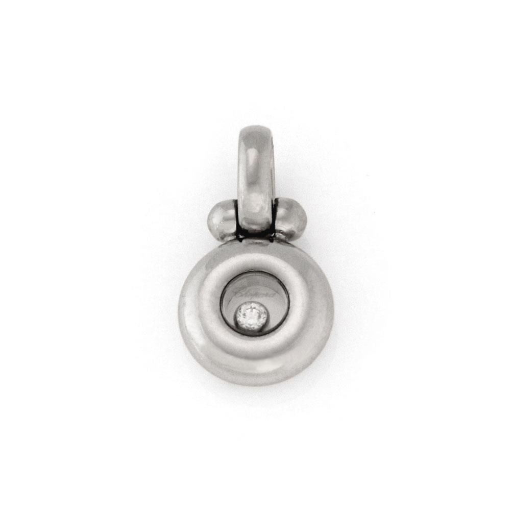 Round 18k White Gold Pendant Chopard Happy Diamond: Round 18k White Gold Pendant Chopard Happy Diamond This exquisite pendant from Chopard's Happy Diamond collection embodies elegance and luxury. Crafted from 18k white gold, this round pendant showcase