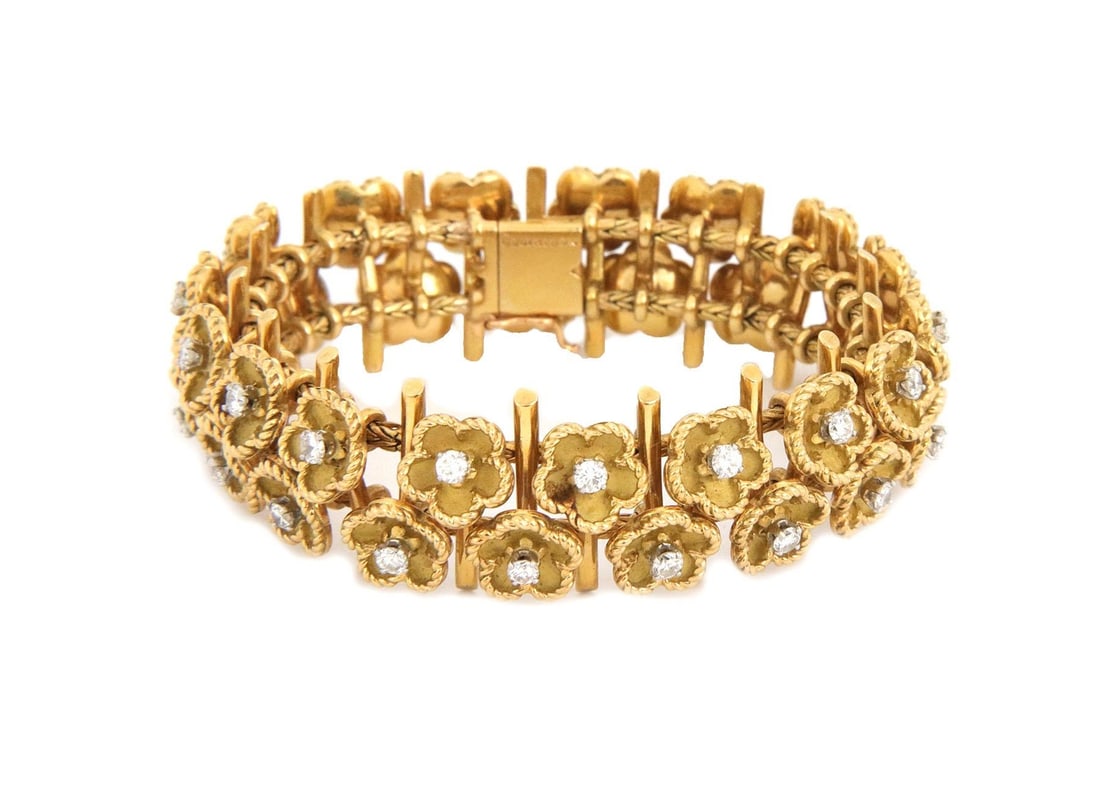 Boucheron 18k Yellow Gold Flower Diamond Link Bracelet: Boucheron 18k Yellow Gold Flower Diamond Link Bracelet Discover a stunning vintage bracelet by Boucheron France, expertly crafted from 18k yellow gold. This exquisite piece features a unique design of