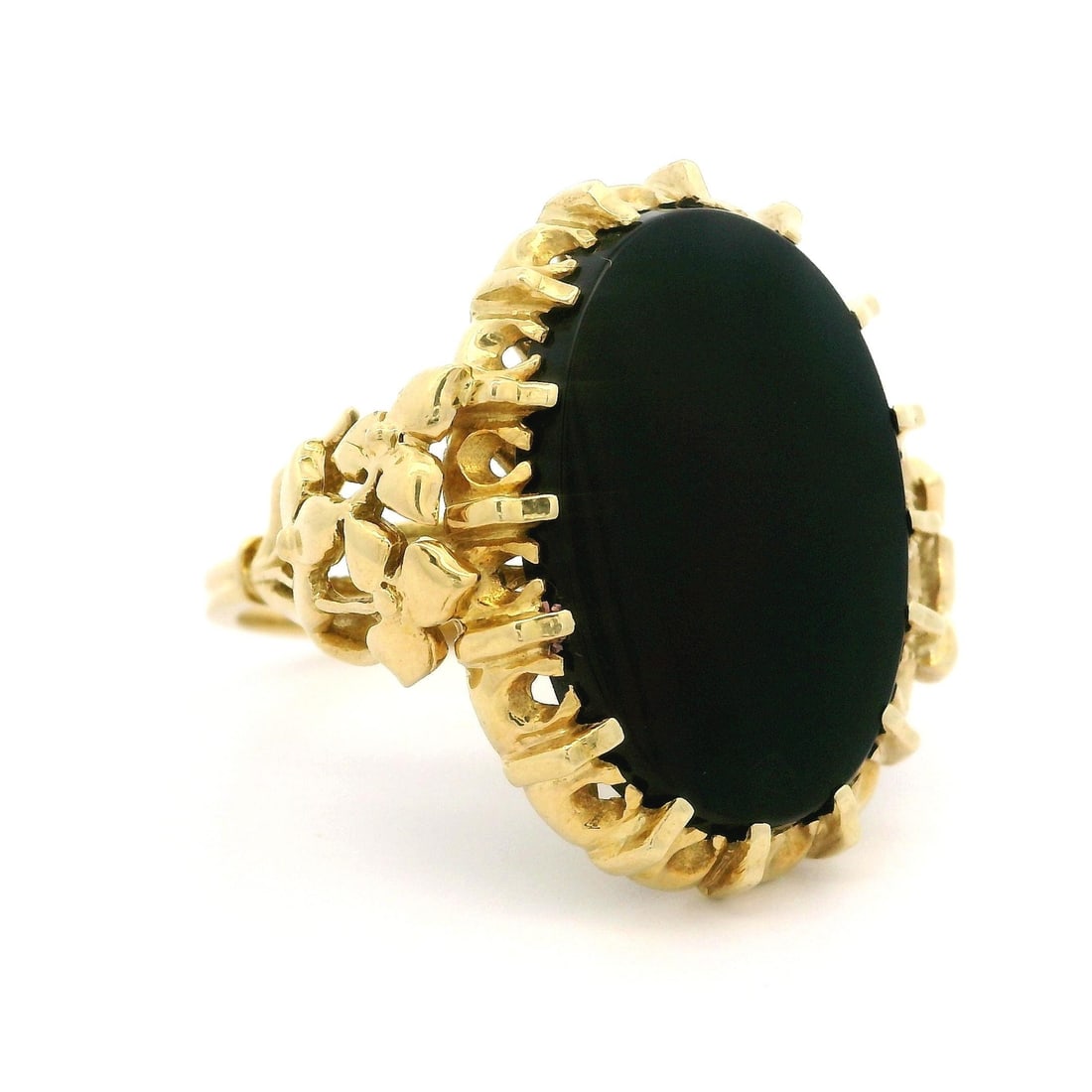 Vintage 18k Gold Black Onyx Floral Cocktail Ring 9.5: Vintage 18k Gold Black Onyx Floral Cocktail Ring 9.5 This exquisite vintage cocktail ring features a stunning natural black onyx stone in an oval cut, measuring approximately 21.5x15.5mm. The onyx is 