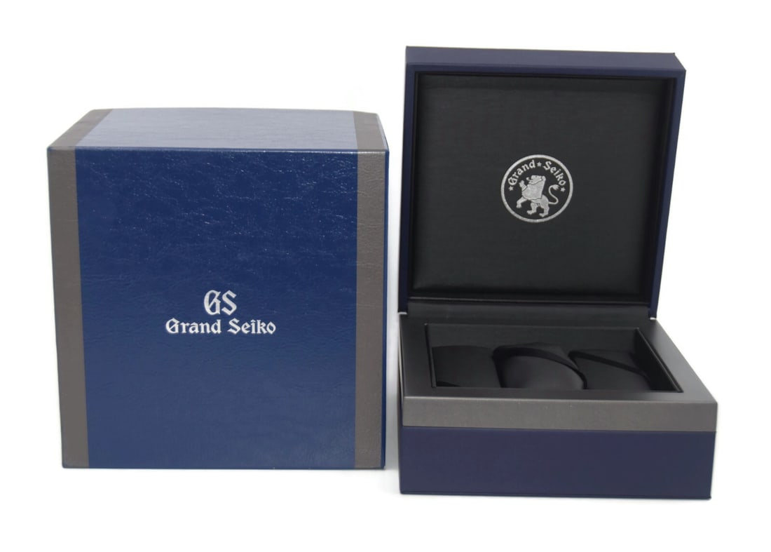 Authentic Grand Seiko Presentation Box for Single Watch: Authentic Grand Seiko Presentation Box for Single Watch This Grand Seiko Watch Box is a beautifully crafted presentation box designed to hold a single watch. Made by Seiko, this box measures 6 x 6 x 6