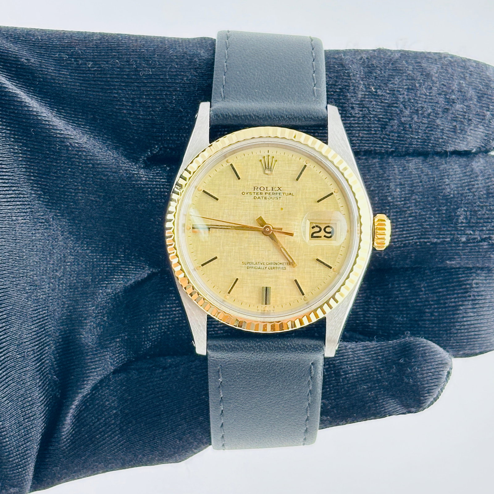 Rolex 1601 Datejust mens watch champagne linen dial leather strap: Rolex 1601 Datejust mens watch champagne linen dial leather strap Rolex Datejust reference 1601 with a champagne linen stick dial noted as having a knick, paired with a generic leather band. This men'