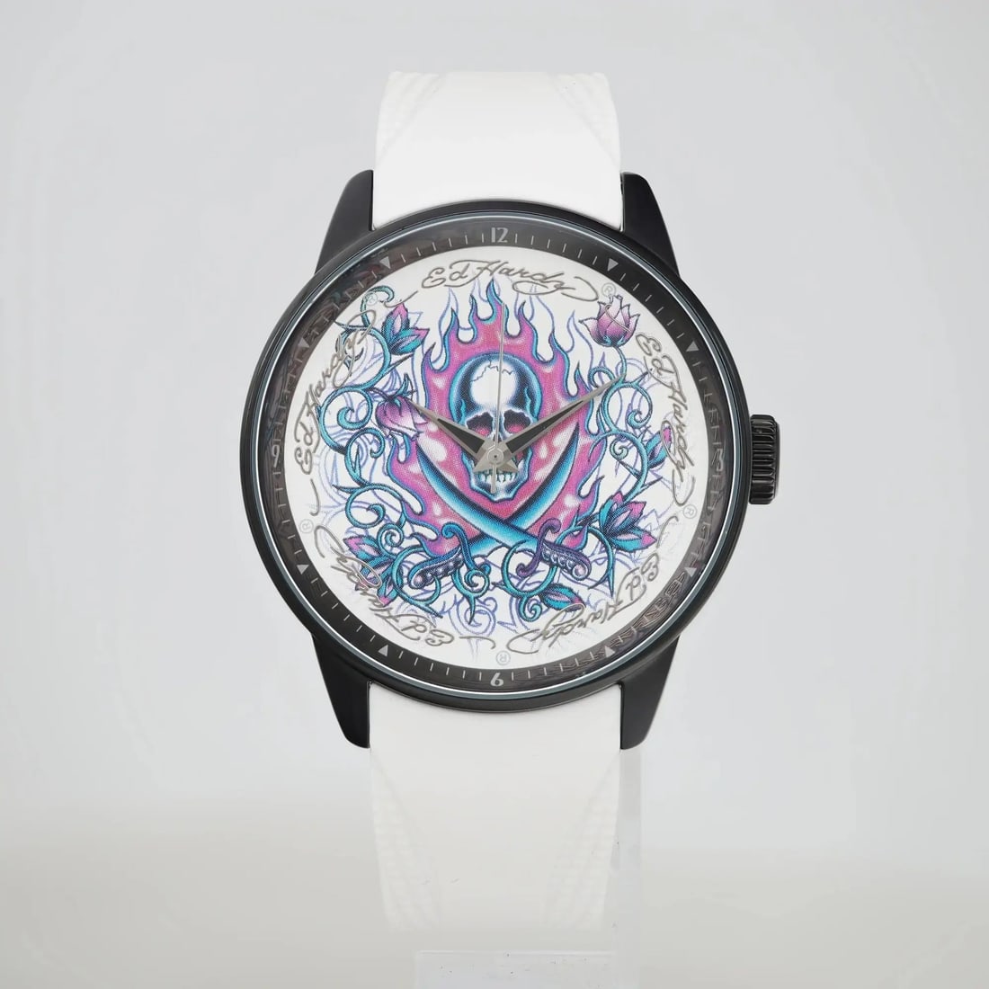 Ed Hardy 45mm Black Stainless Steel Quartz Watch with White Dial: Ed Hardy 45mm Black Stainless Steel Quartz Watch with White Dial Discover the Ed Hardy 45mm Steel PVD White Dial Quartz Men's Watch, a stylish accessory that combines functionality with a bold design.
